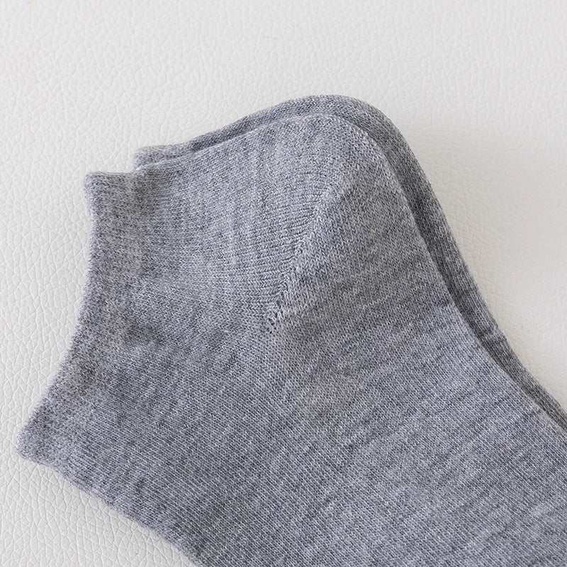 Pair of grey Women/Men Boat Socks made from breathable fabric with a no-show low cut design and reinforced toe